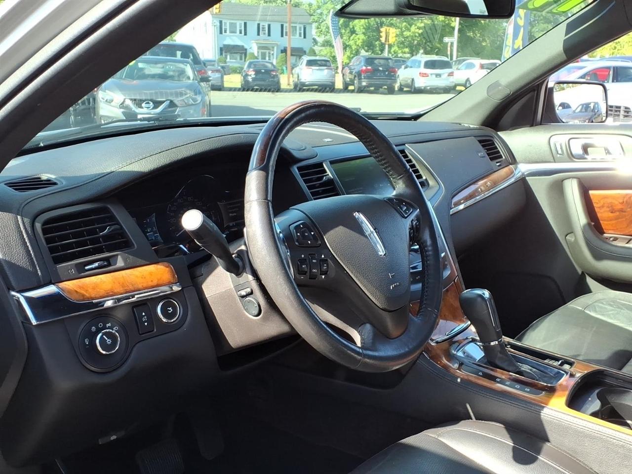 Lincoln MKS 4dr Sdn 3.7L AWD 2014