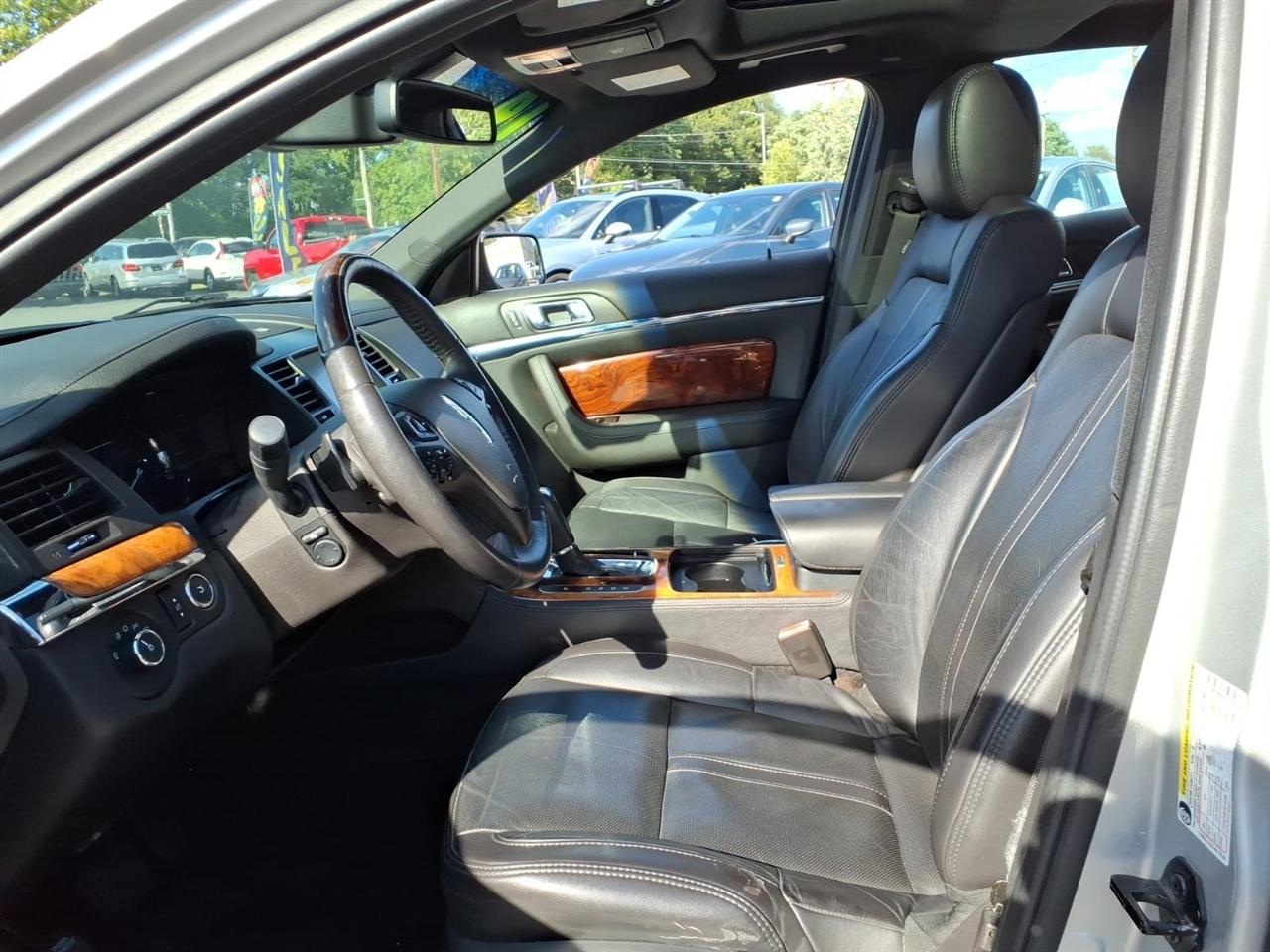 Lincoln MKS 4dr Sdn 3.7L AWD 2014
