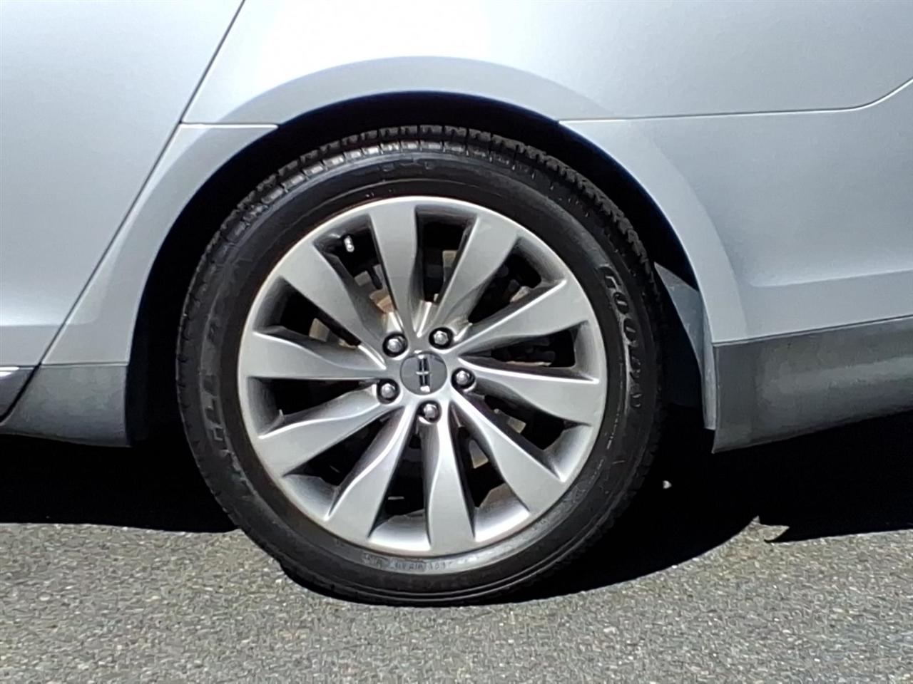 Lincoln MKS 4dr Sdn 3.7L AWD 2014