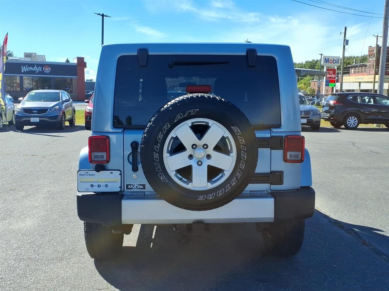 Jeep Wrangler Unlimited 4WD 4dr Sahara 2012