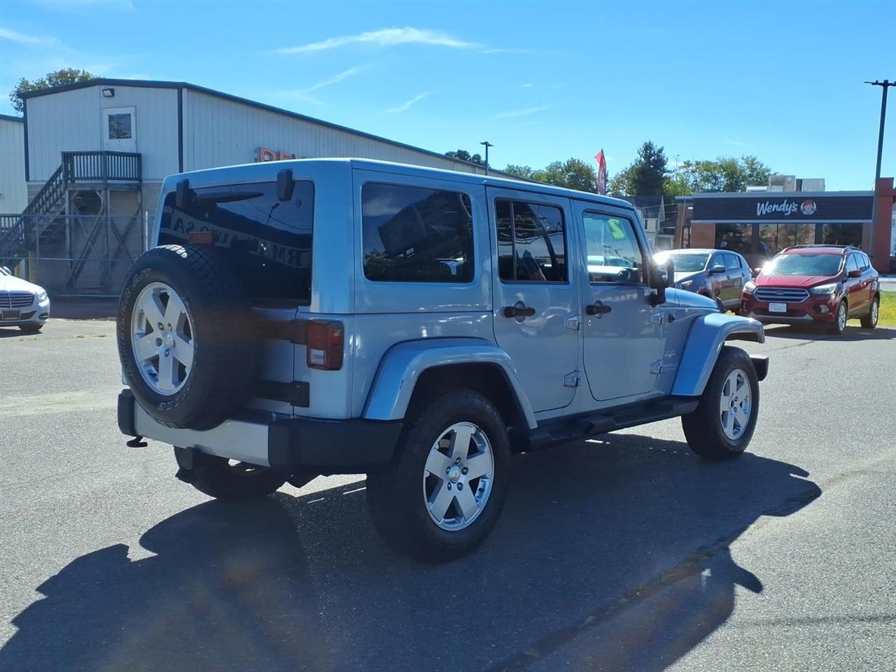 Jeep Wrangler Unlimited 4WD 4dr Sahara 2012