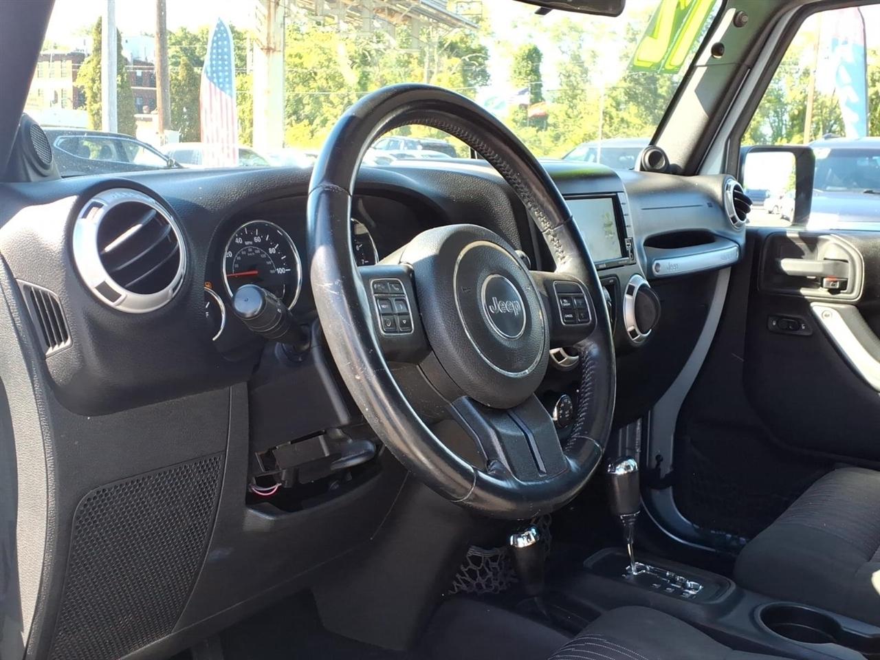 Jeep Wrangler Unlimited 4WD 4dr Sahara 2012
