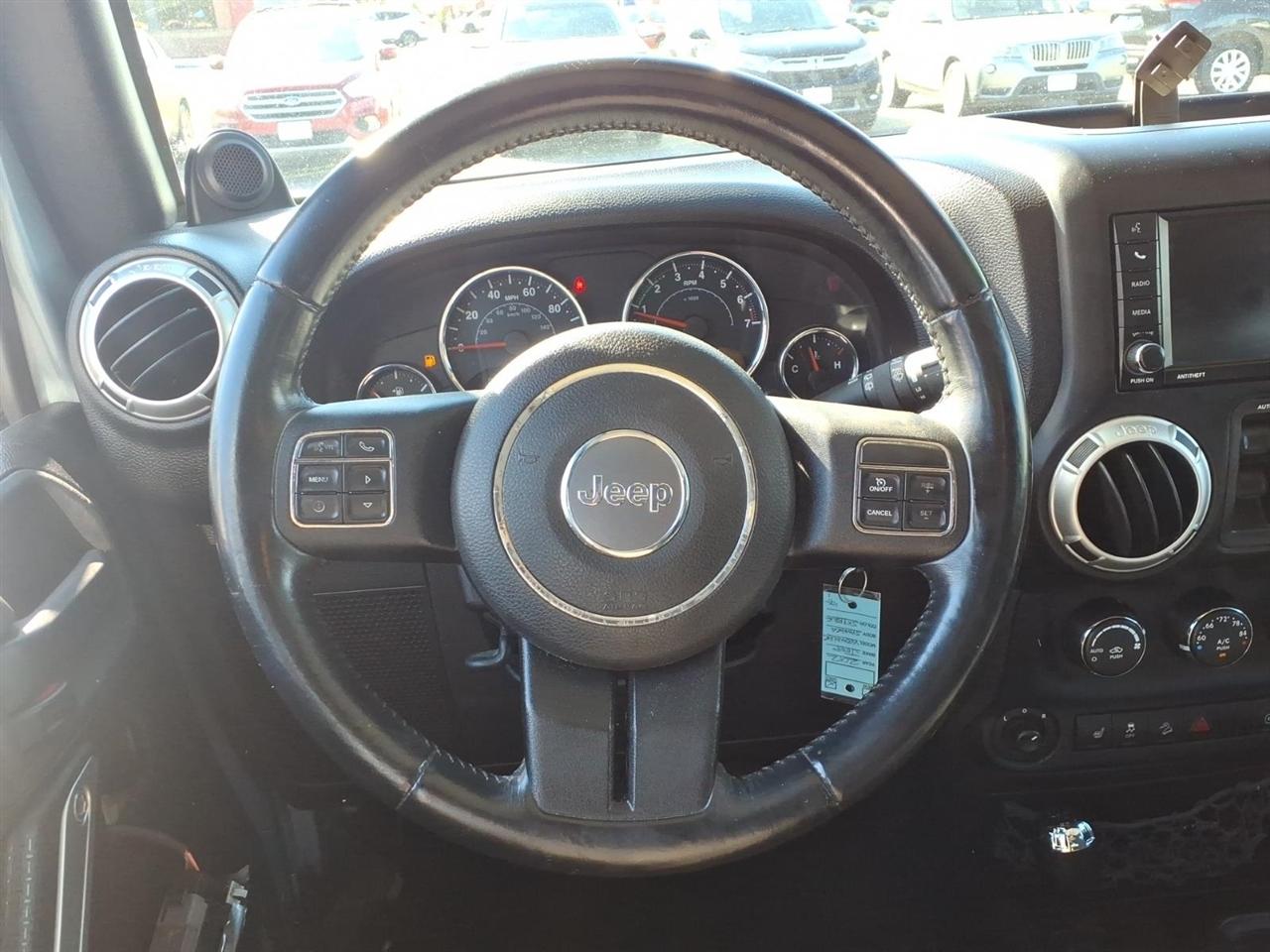 Jeep Wrangler Unlimited 4WD 4dr Sahara 2012