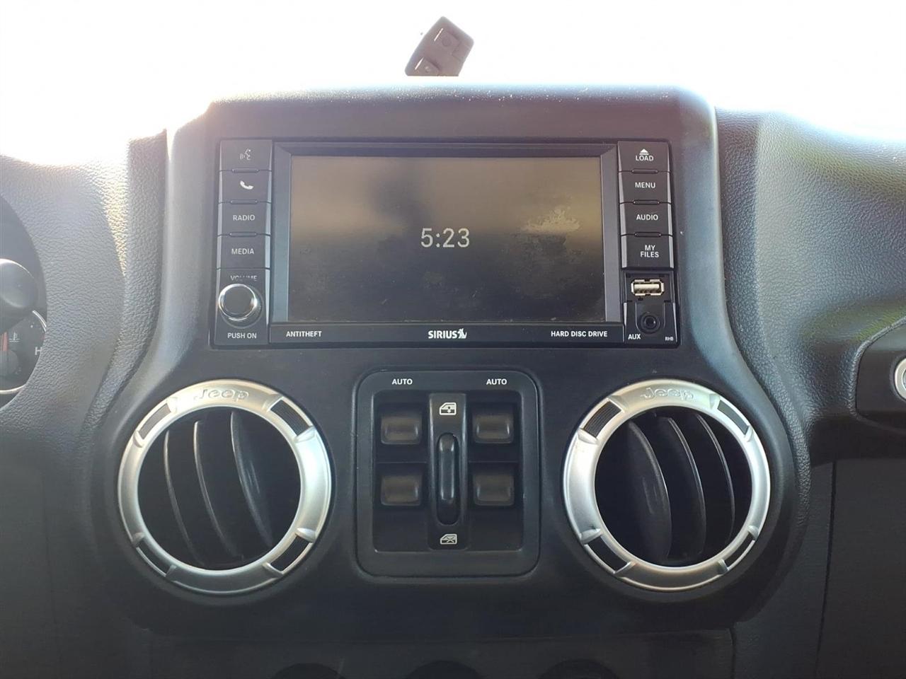 Jeep Wrangler Unlimited 4WD 4dr Sahara 2012