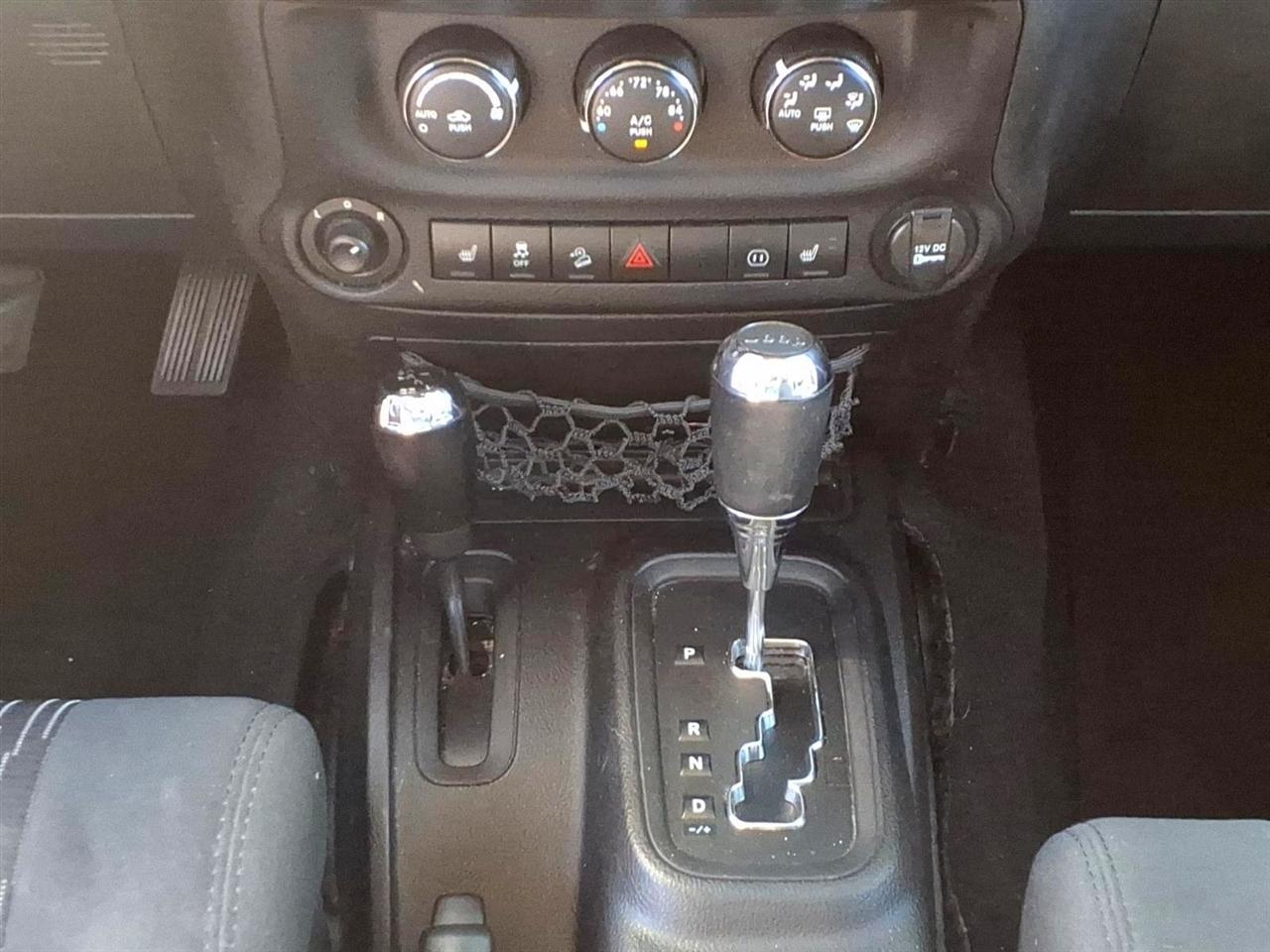 Jeep Wrangler Unlimited 4WD 4dr Sahara 2012