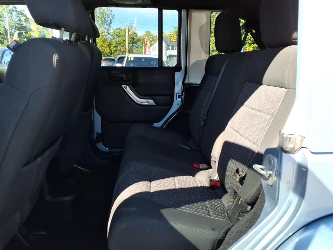 Jeep Wrangler Unlimited 4WD 4dr Sahara 2012