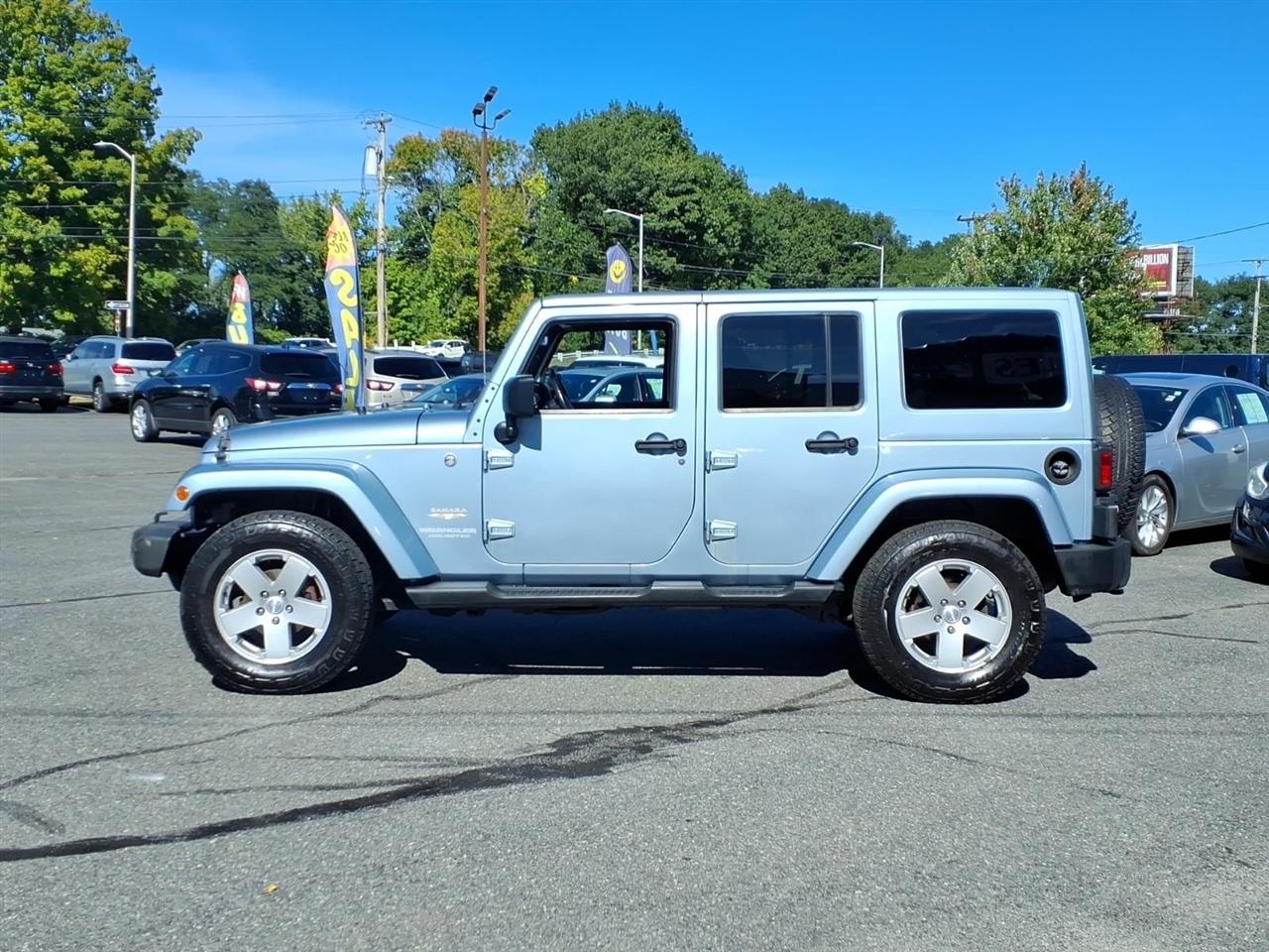 Jeep Wrangler Unlimited 4WD 4dr Sahara 2012