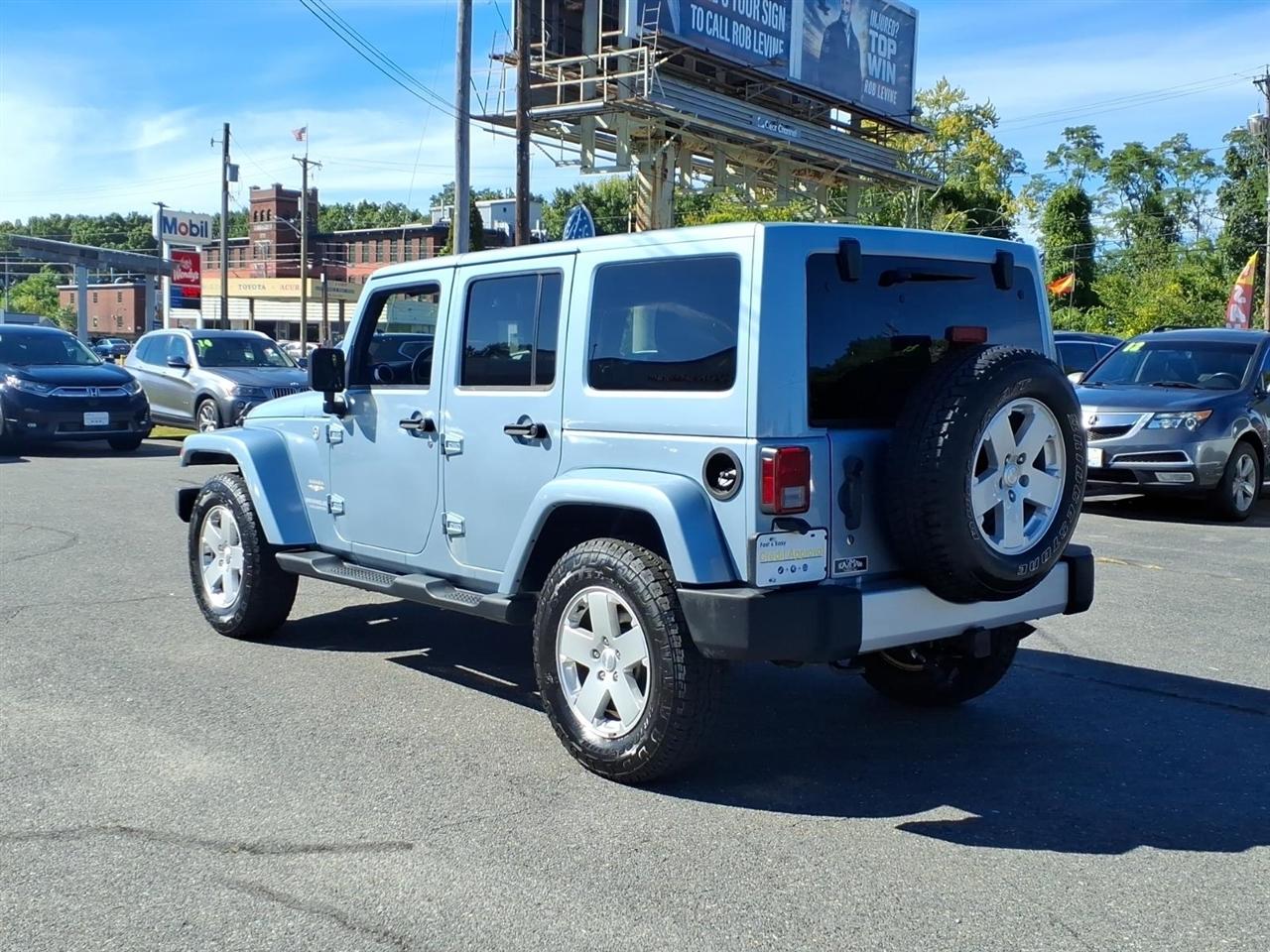 Jeep Wrangler Unlimited 4WD 4dr Sahara 2012