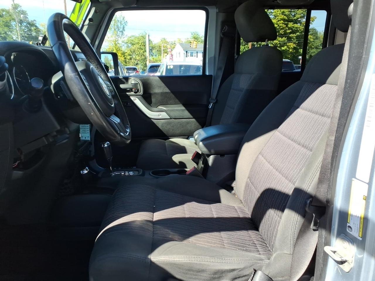 Jeep Wrangler Unlimited 4WD 4dr Sahara 2012