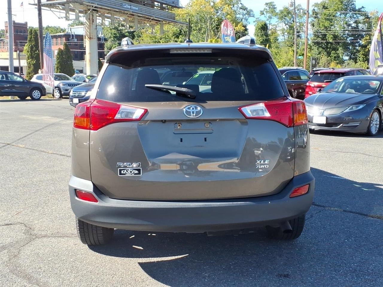 Toyota RAV4 AWD 4dr XLE (Natl) 2015