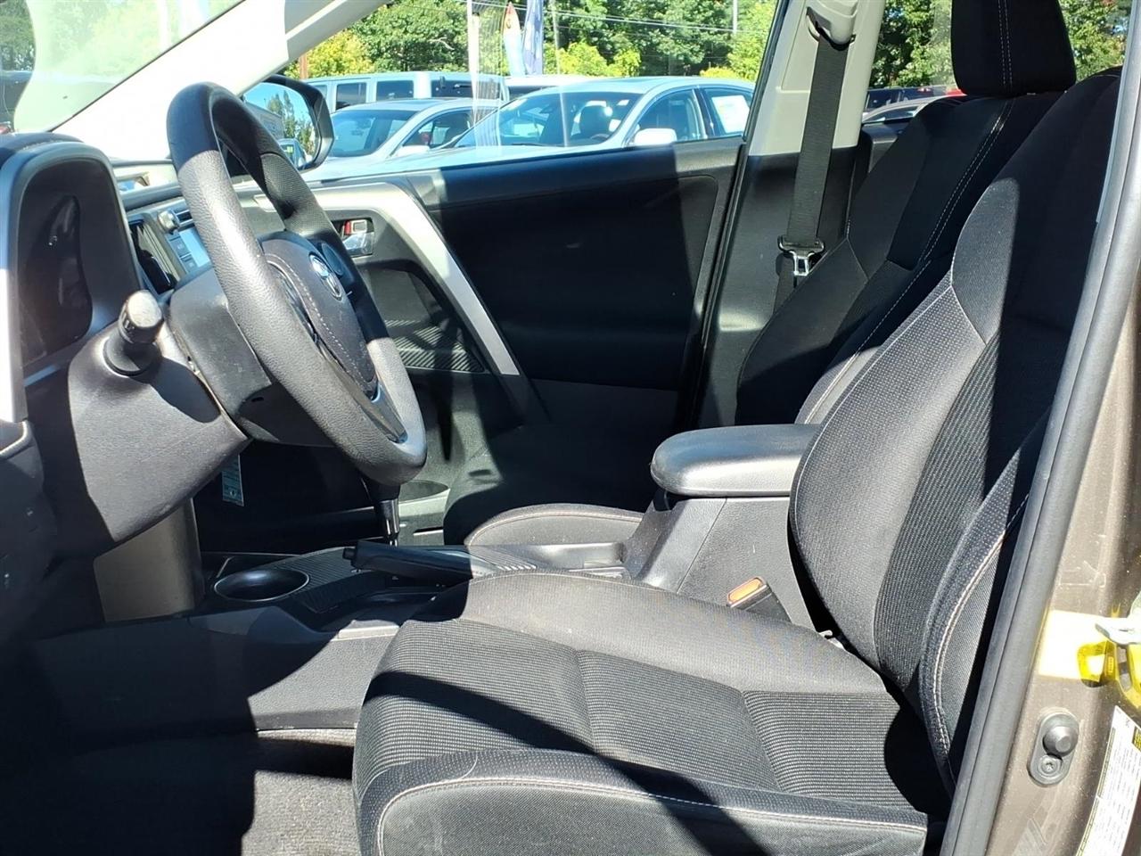 Toyota RAV4 AWD 4dr XLE (Natl) 2015
