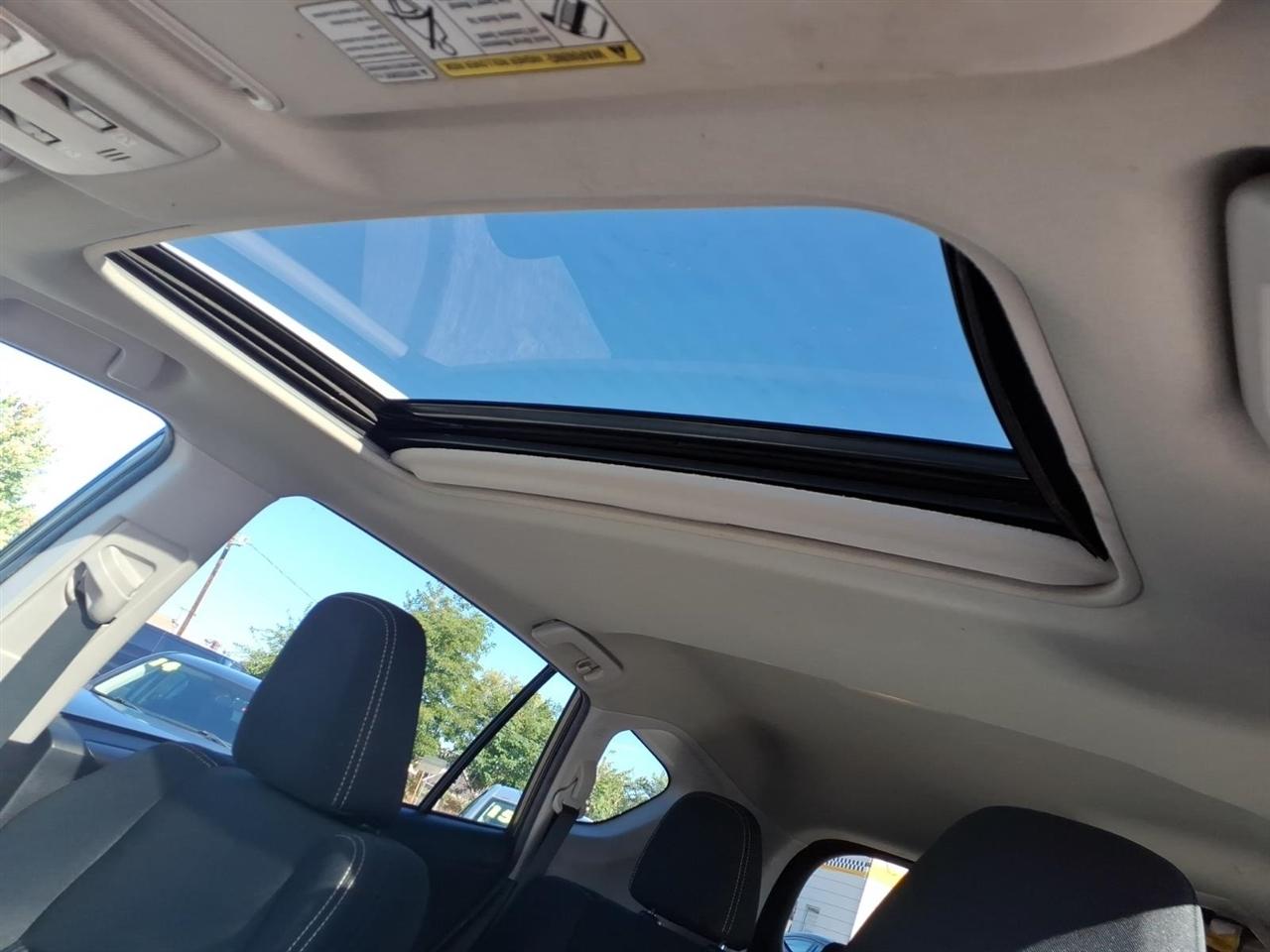 Toyota RAV4 AWD 4dr XLE (Natl) 2015