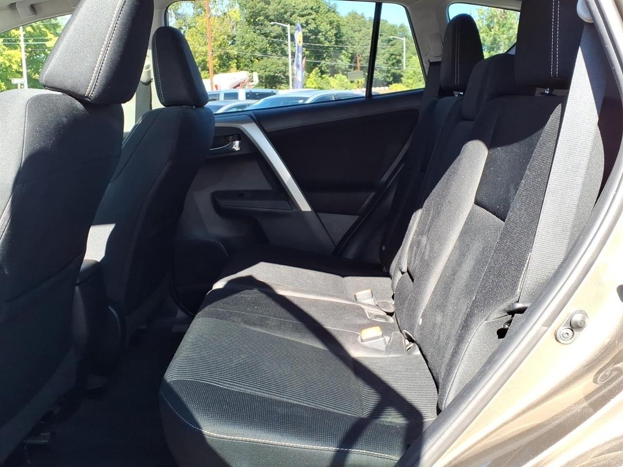 Toyota RAV4 AWD 4dr XLE (Natl) 2015