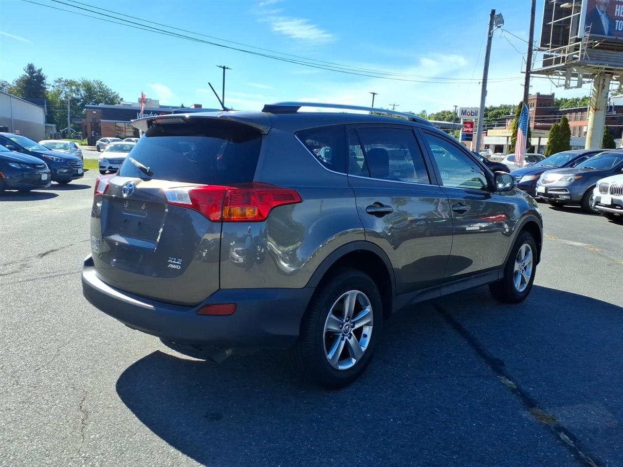 Toyota RAV4 AWD 4dr XLE (Natl) 2015