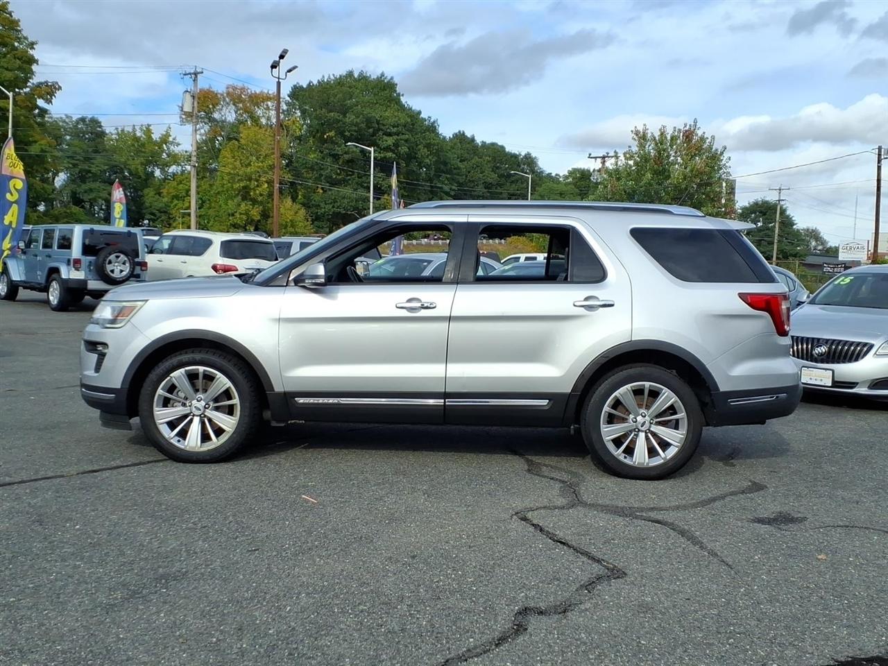Ford Explorer photo 7