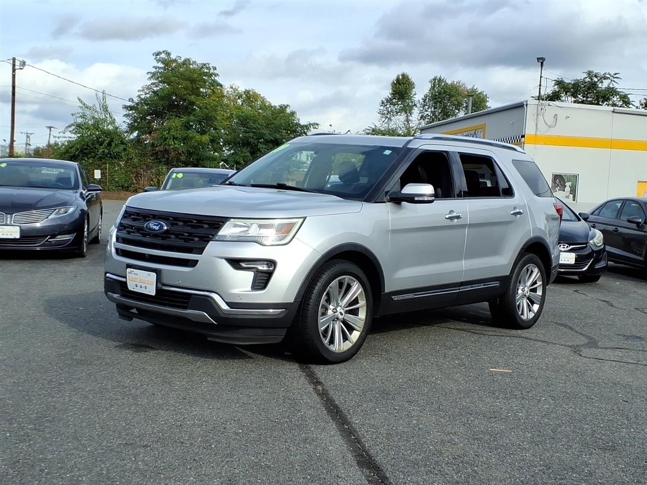 Ford Explorer photo 8
