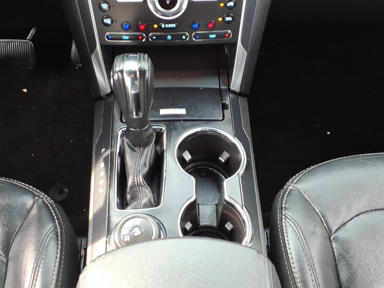 Ford Explorer photo 19