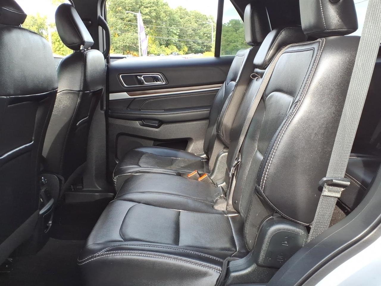 Ford Explorer photo 20