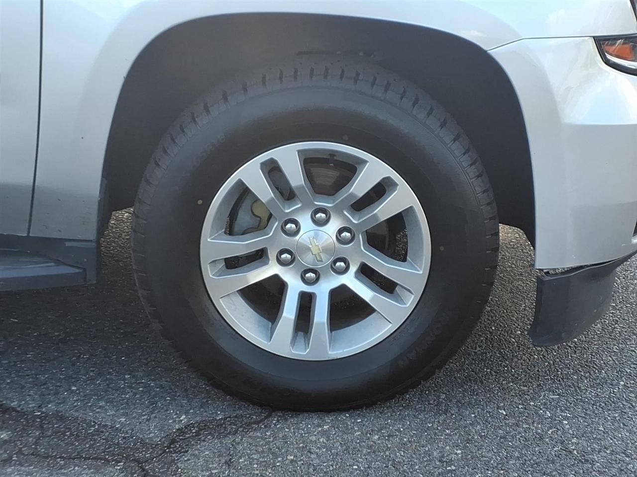 Chevrolet Suburban 4WD 4dr 1500 LT 2019