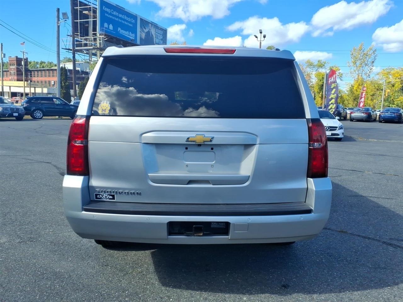 Chevrolet Suburban 4WD 4dr 1500 LT 2019