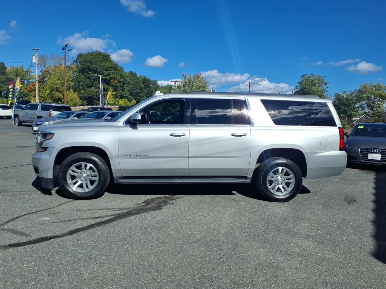 Chevrolet Suburban 4WD 4dr 1500 LT 2019