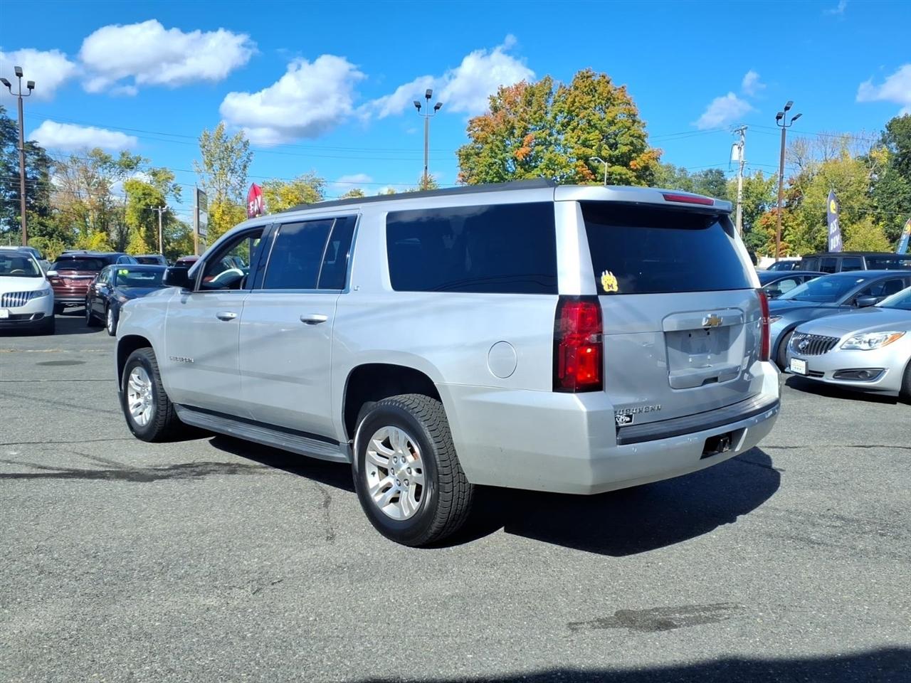 Chevrolet Suburban 4WD 4dr 1500 LT 2019