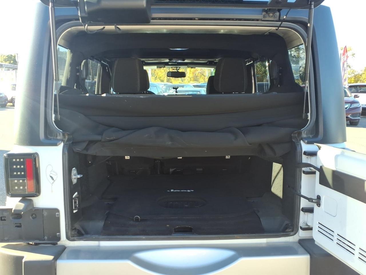Jeep Wrangler Unlimited 4WD 4dr Sahara 2015
