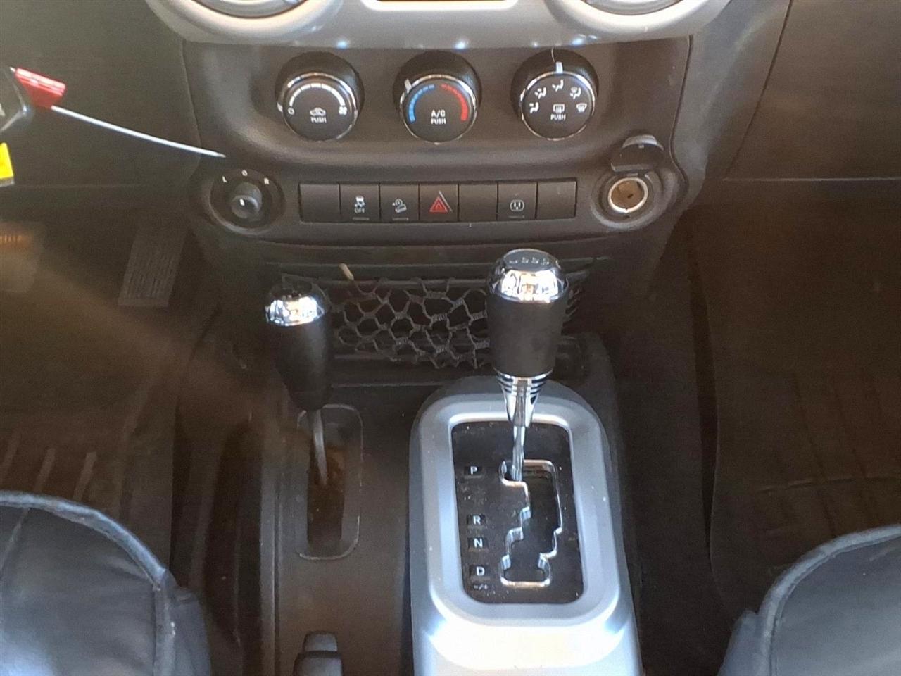 Jeep Wrangler Unlimited 4WD 4dr Sahara 2015