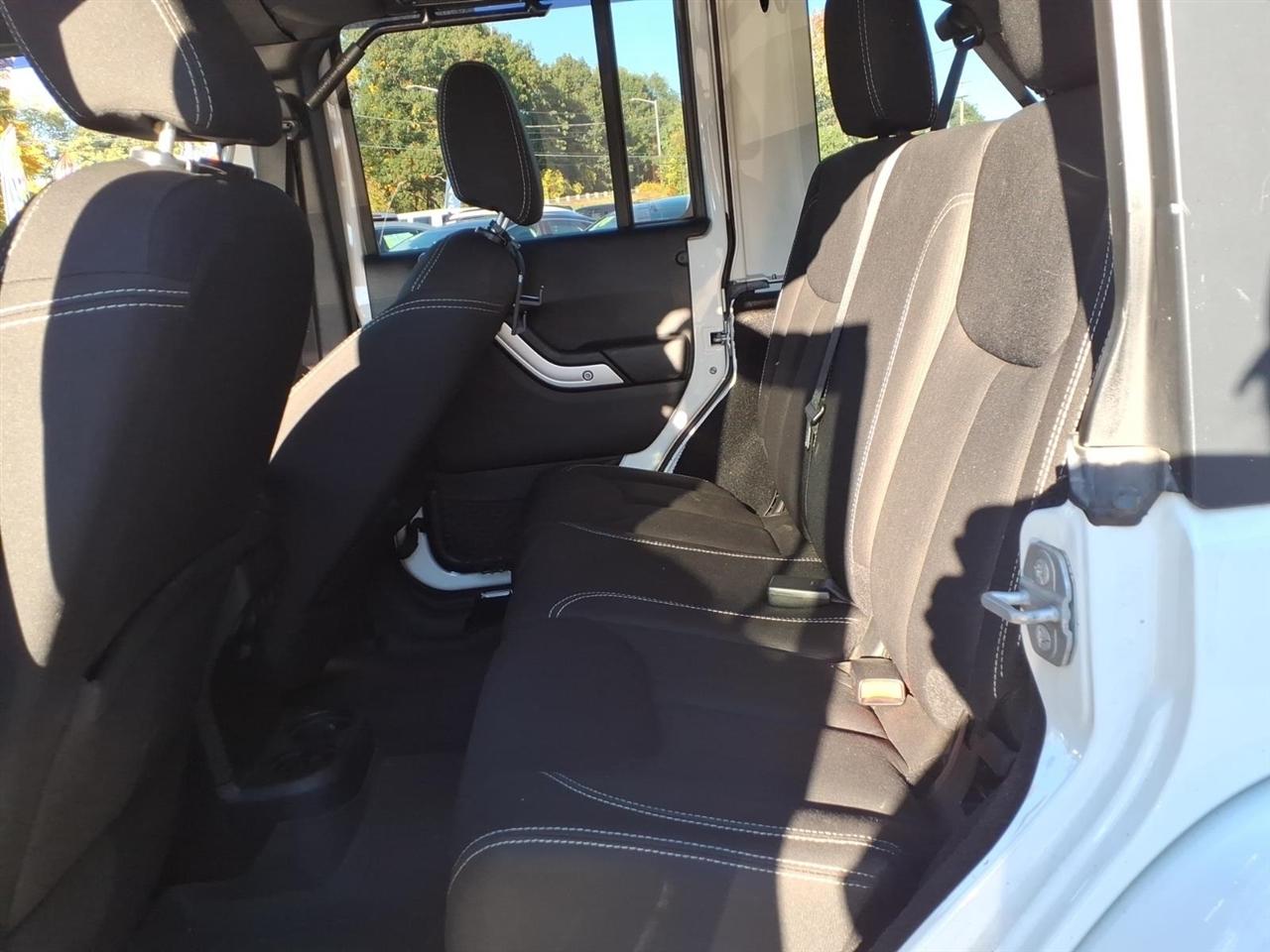 Jeep Wrangler Unlimited 4WD 4dr Sahara 2015