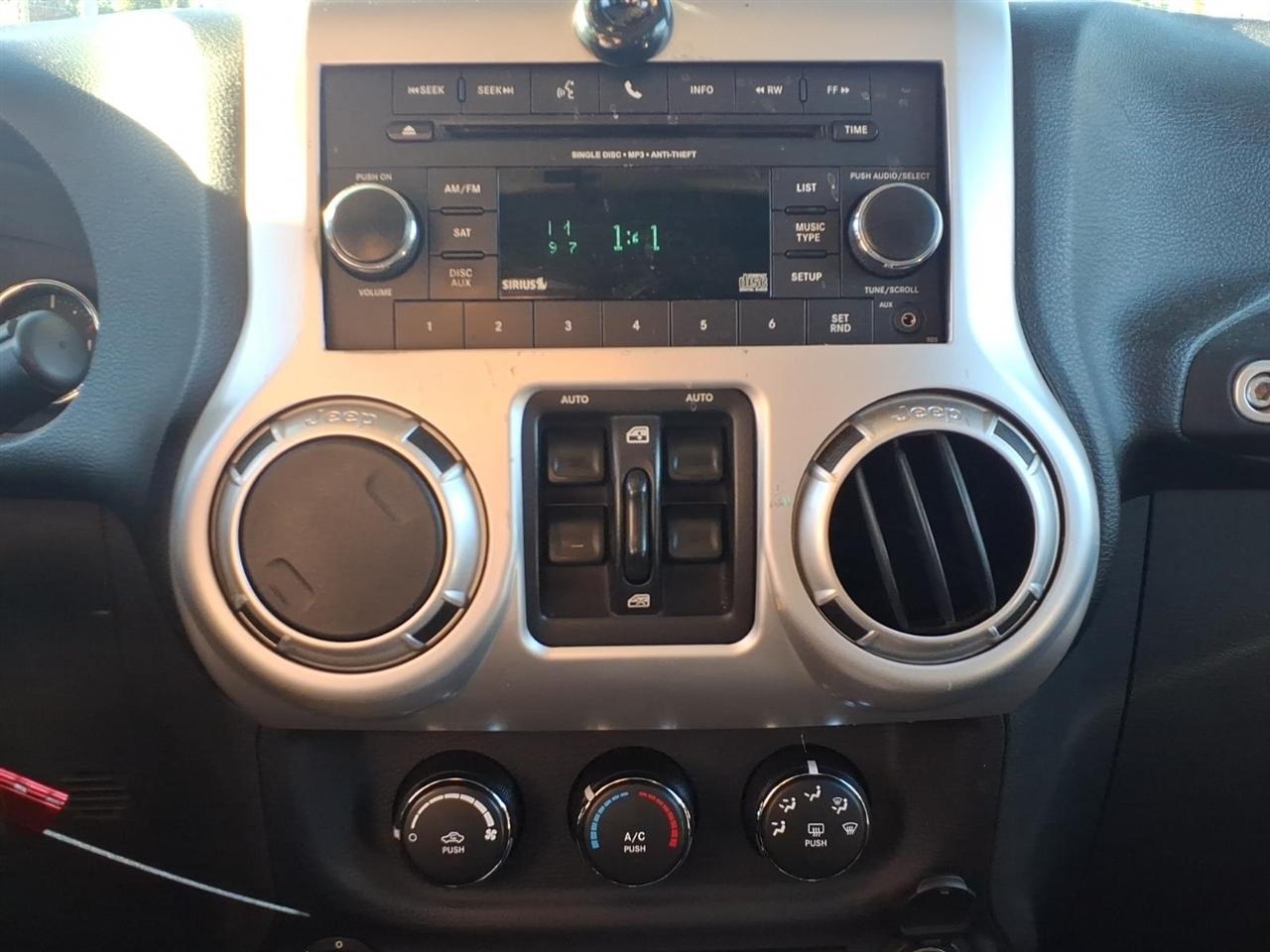 Jeep Wrangler Unlimited 4WD 4dr Sahara 2015