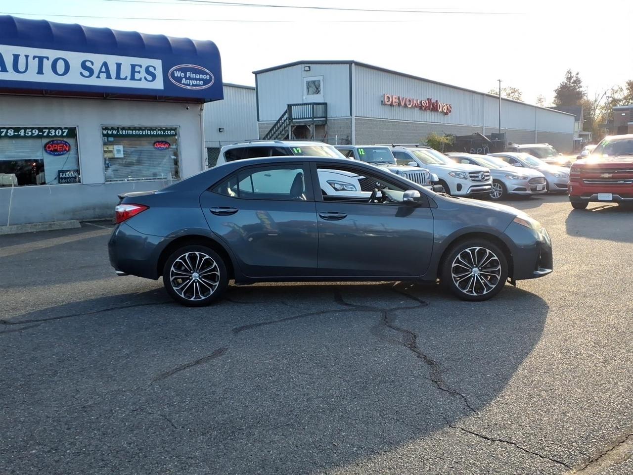 Toyota Corolla 4dr Sdn CVT LE Premium (Natl) 2015