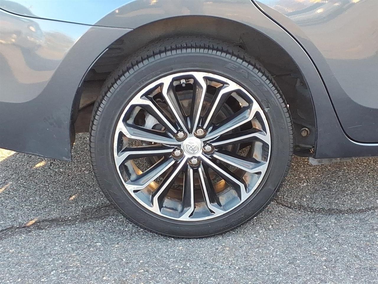 Toyota Corolla 4dr Sdn CVT LE Premium (Natl) 2015