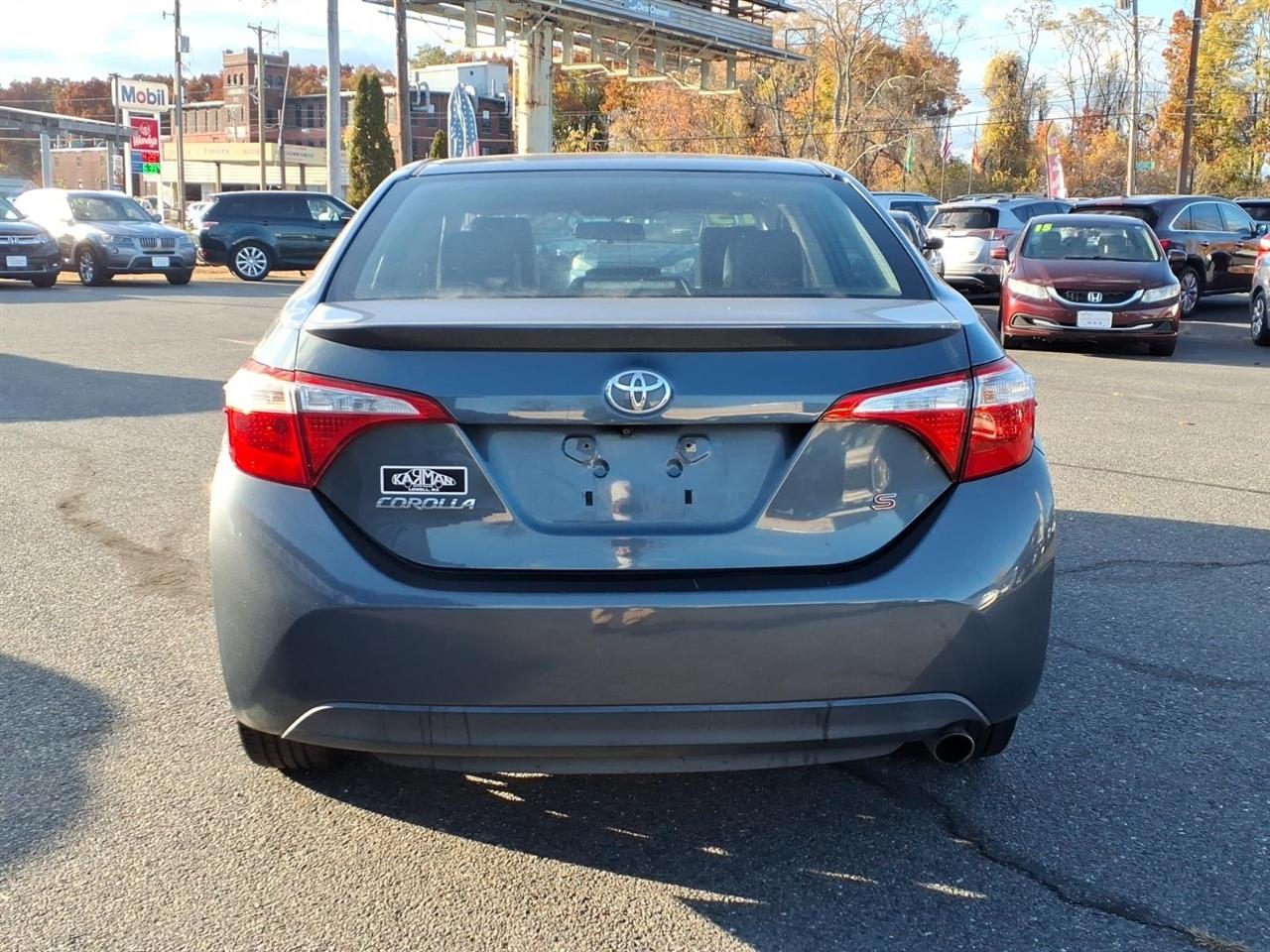 Toyota Corolla 4dr Sdn CVT LE Premium (Natl) 2015