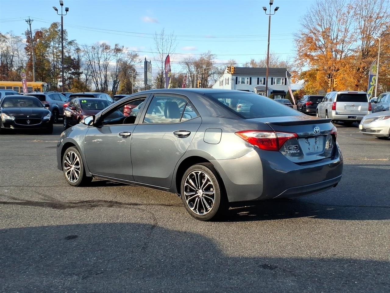Toyota Corolla 4dr Sdn CVT LE Premium (Natl) 2015