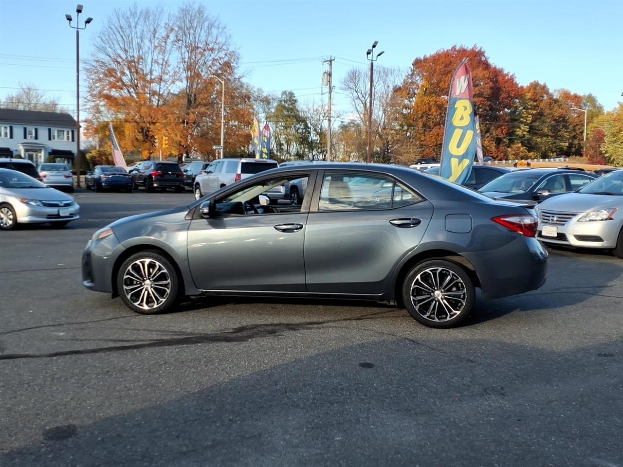 Toyota Corolla 4dr Sdn CVT LE Premium (Natl) 2015