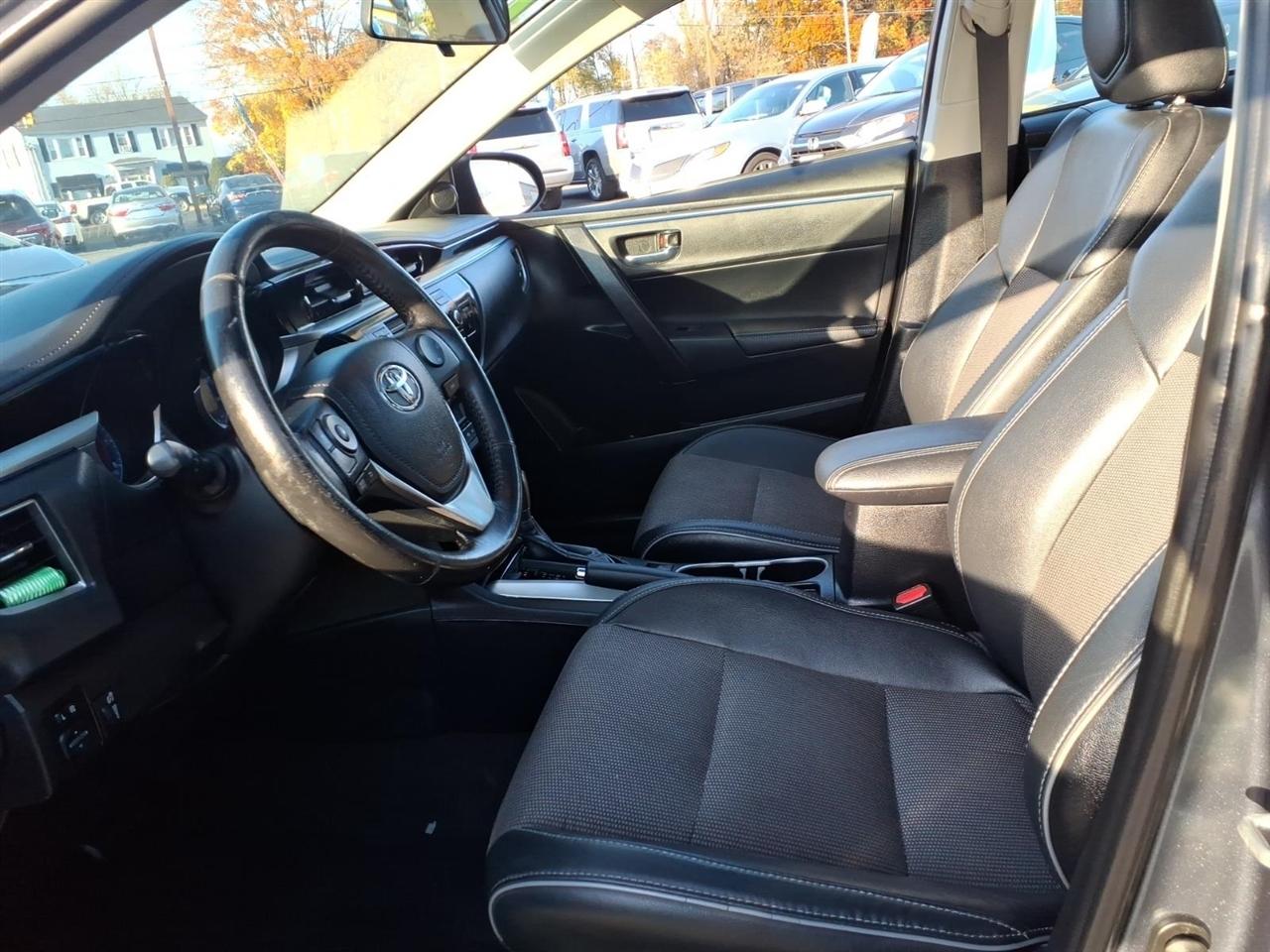 Toyota Corolla 4dr Sdn CVT LE Premium (Natl) 2015