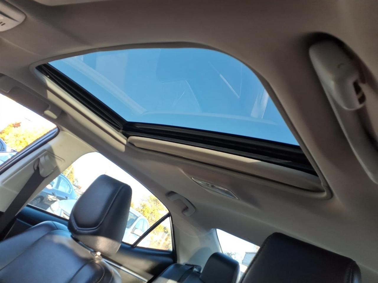 Toyota Corolla 4dr Sdn CVT LE Premium (Natl) 2015
