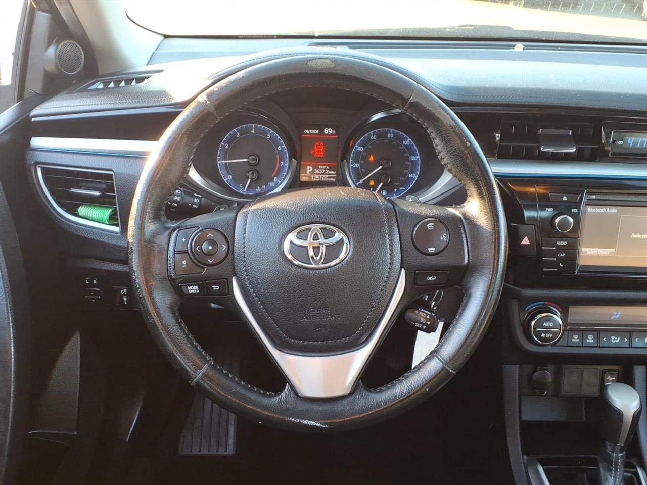 Toyota Corolla 4dr Sdn CVT LE Premium (Natl) 2015