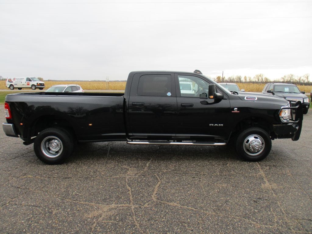 RAM 3500 Tradesman Crew Cab 4WD DRW 2022 RAM 3500 Tradesman Crew Cab 4WD DRW 2022