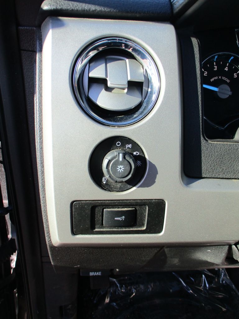 Ford F-150 XL SuperCrew 5.5-ft. Bed 4WD 2012