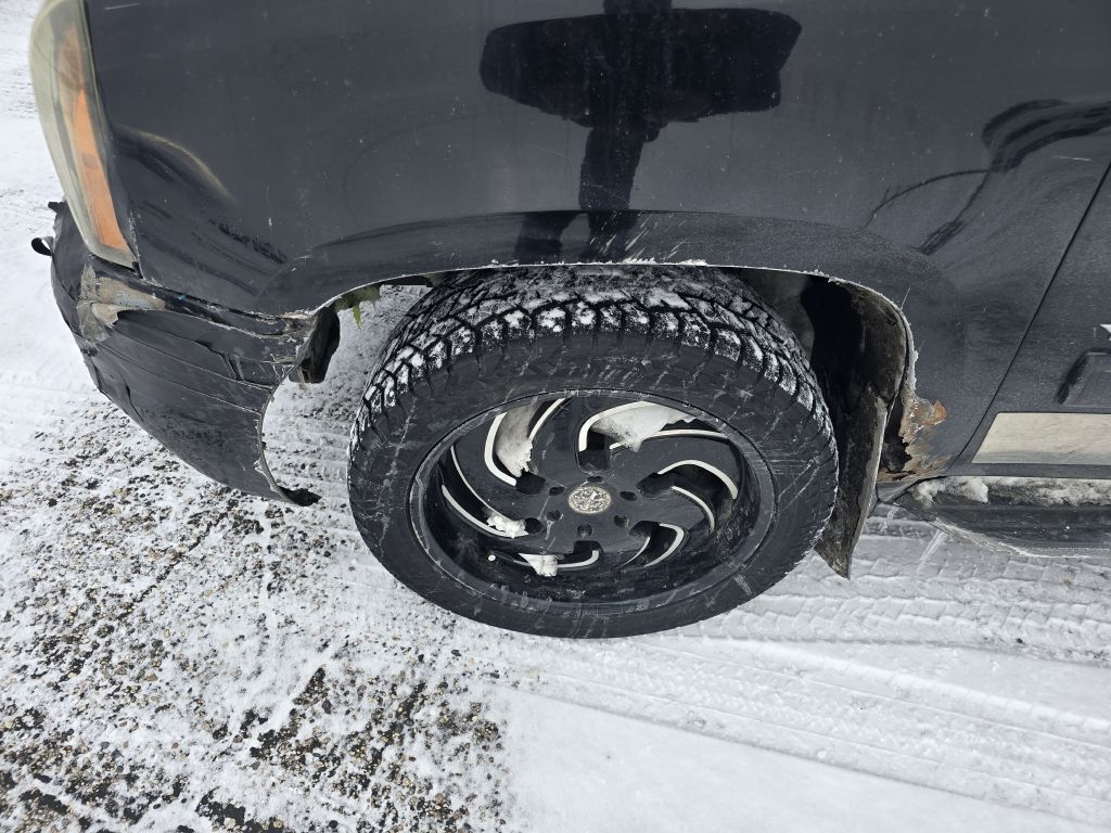 GMC Yukon XL SLT-1 1/2 Ton 4WD 2011