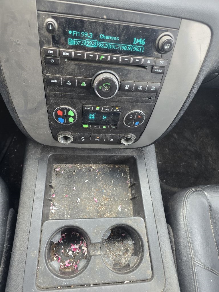 GMC Yukon XL SLT-1 1/2 Ton 4WD 2011