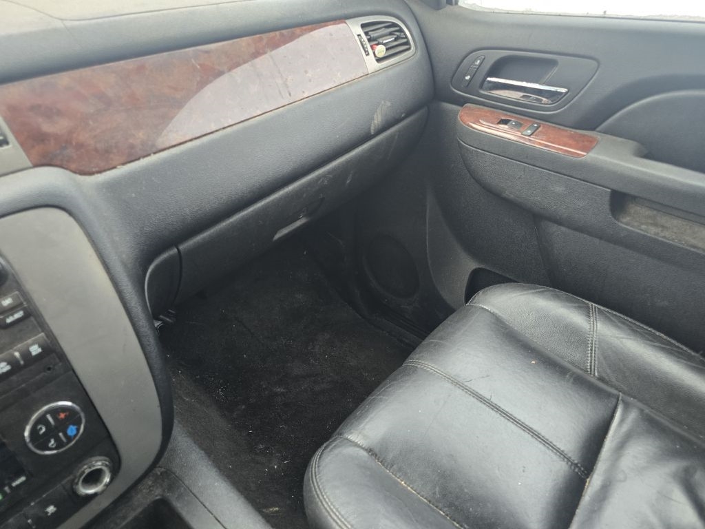 GMC Yukon XL SLT-1 1/2 Ton 4WD 2011