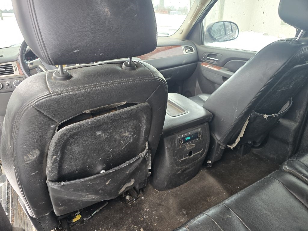 GMC Yukon XL SLT-1 1/2 Ton 4WD 2011