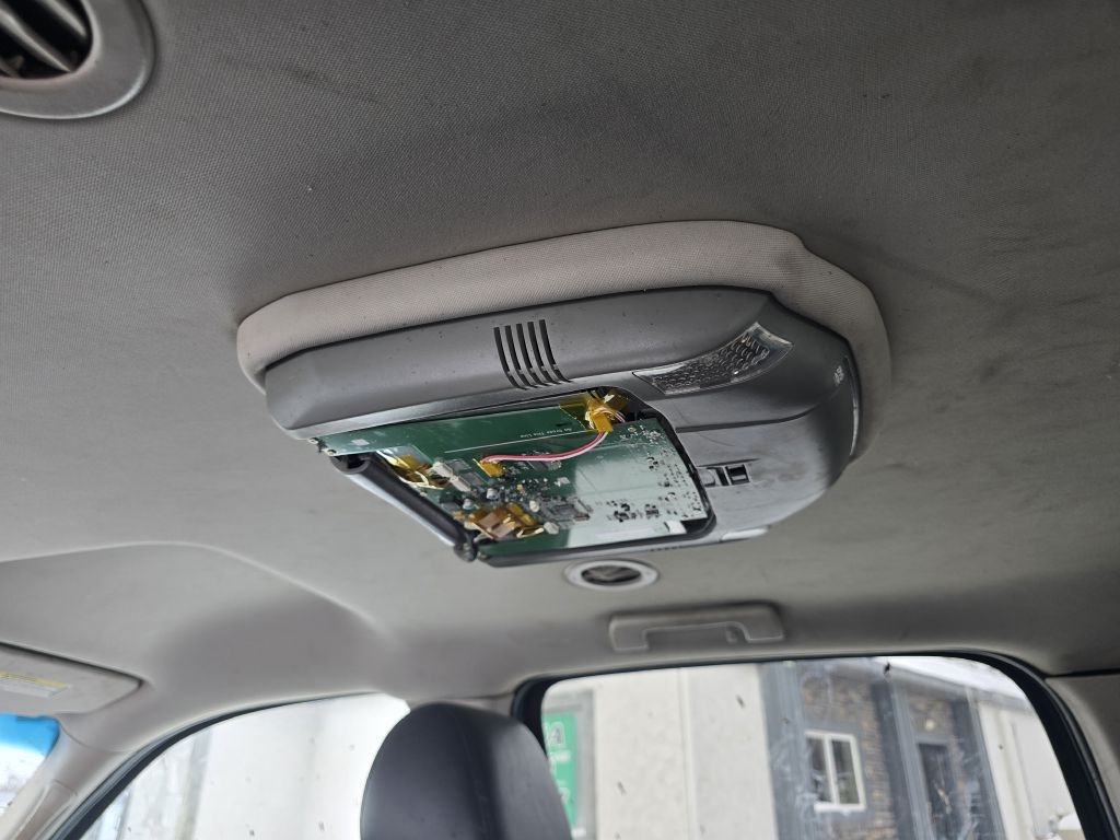 GMC Yukon XL SLT-1 1/2 Ton 4WD 2011