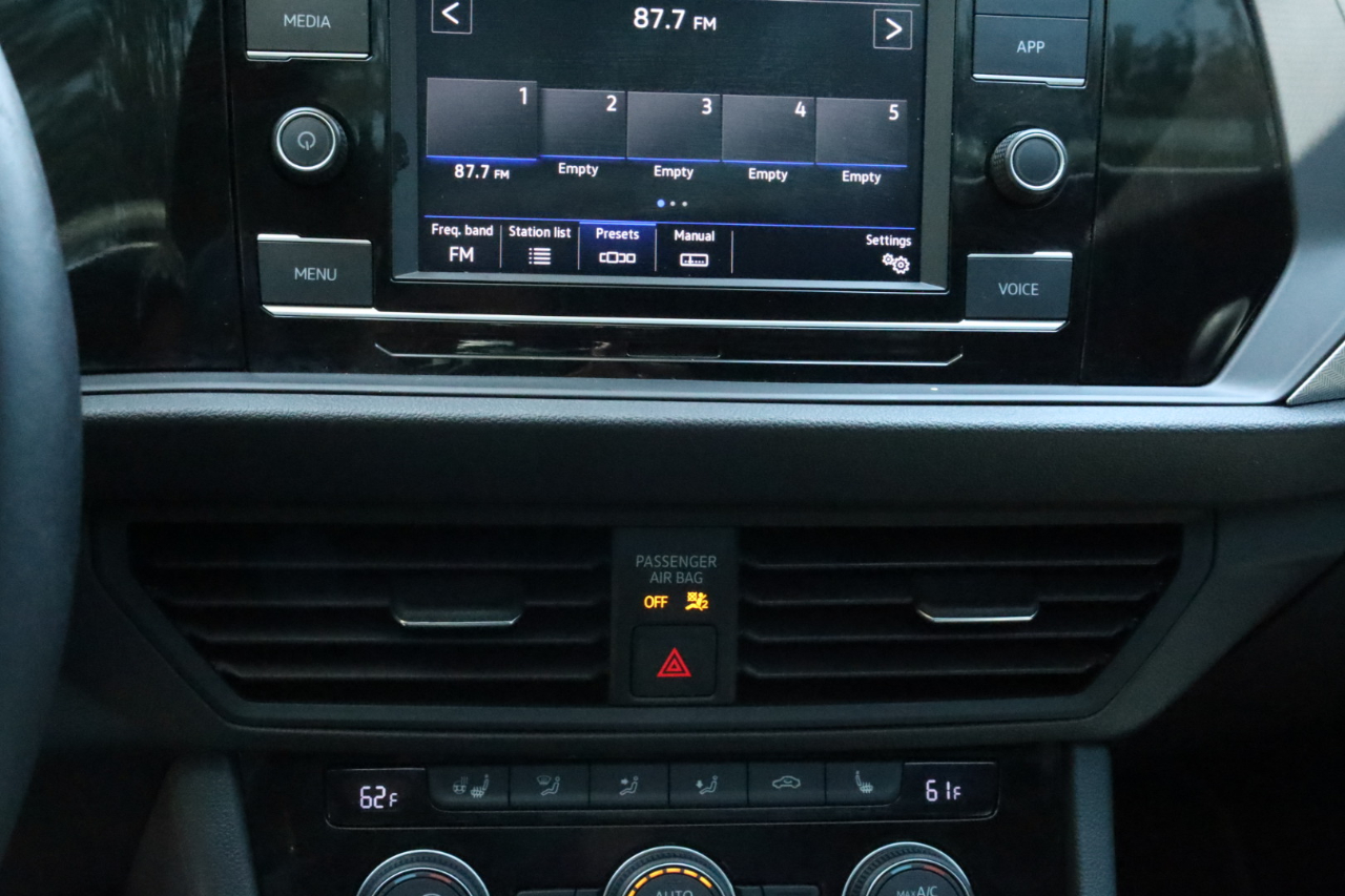 2020 Volkswagen Jetta 1.4T R-Line photo 15