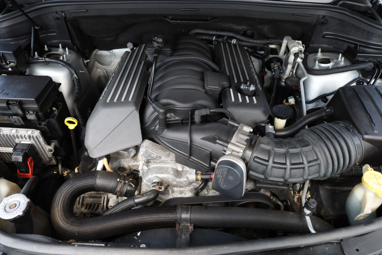 2012 Jeep Grand Cherokee SRT8 photo 17