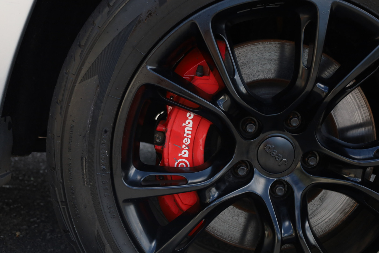 2012 Jeep Grand Cherokee SRT8 photo 21