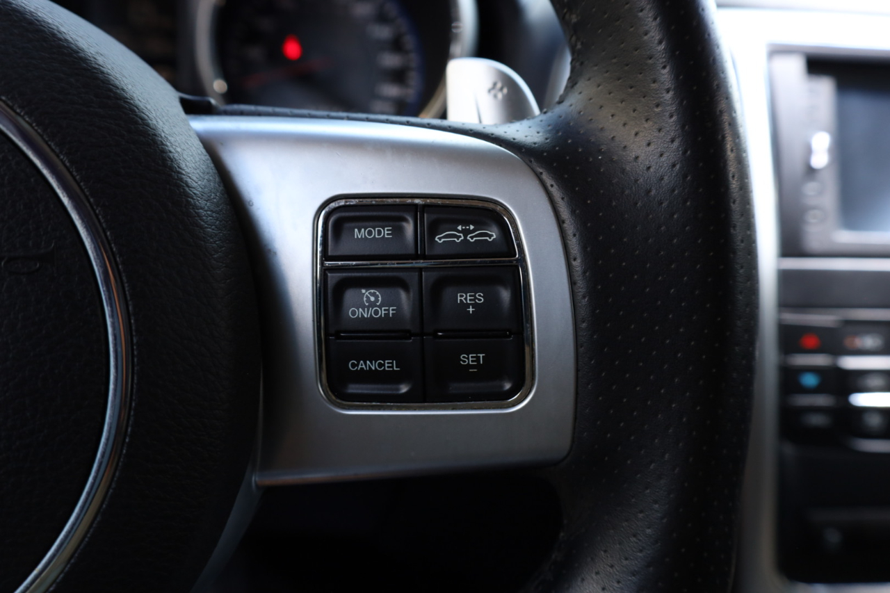 2012 Jeep Grand Cherokee SRT8 photo 34