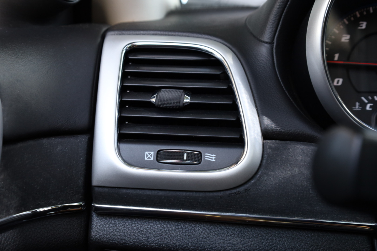 2012 Jeep Grand Cherokee SRT8 photo 40
